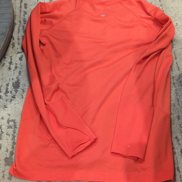 Swiftly Tech Long-Sleeve Shirt 2.0 Hip Length Hot Heat - Picture 10 of 13